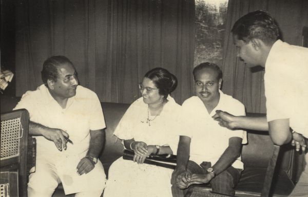 Mohd Rafi with Hari Prasad Chaurasia and others