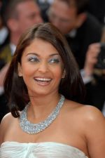 2007 Cannes Film Festival - Opening Night Gala Dinner - Arrivals - Aishwarya Rai - 2.jpg