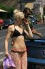 Gwen Stefani in Hawaii-19.jpg