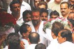 Sanjay Dutt Returns Home (2).jpg