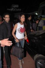 Saif Ali Khan picking up Kareena Kapoor in his car after the stardust awards (41).jpg