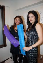 Glow girls Amrita  Arora and Sagarika Ghatge launch 51st Kaya skin clinic in Malad on Jan 30th 2008 (30).jpg