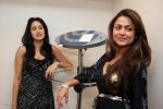 Glow girls Amrita  Arora and Sagarika Ghatge launch 51st Kaya skin clinic in Malad on Jan 30th 2008 (38).jpg