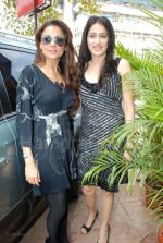 Glow girls Amrita  Arora and Sagarika Ghatge launch 51st Kaya skin clinic in Malad on Jan 30th 2008 (4).jpg