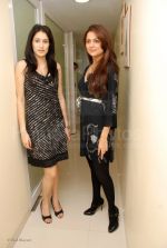 Glow girls Amrita  Arora and Sagarika Ghatge launch 51st Kaya skin clinic in Malad on Jan 30th 2008 (46).jpg