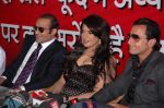 Akshay Khanna, Sameera Reddy, Saif Ali Khan at Race music launch on the sets of Amul Star Voice Chotte Ustaad in Film City on Feb 4th 2008 (32).jpg