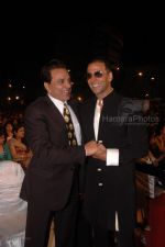 Akshaye Kumar with Dharmendra at the MAX Stardust Awards 2008 on 27th Jan 2008 (70).jpg