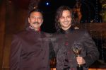 Suresh Oberoi & Vivek Oberoi at the MAX Stardust Awards 2008 on 27th Jan 2008 (92).jpg