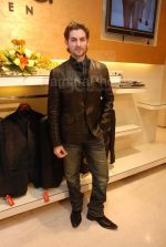 Neil Mukesh at Narendra Kumar_s collection showing at Aza Men on Feb 12th 2008 (45).JPG