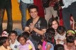 Aamir Ali and Sanjeeda spend their valentine with orphan kids of Muskan orphanage on Feb 13th 2008 (11).jpg