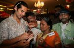 Dino Morea celebrate Valentine_s Day with cancer patients at Orchid City Centre, Mumbai on 14 Feb 08 (29).JPG