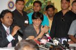 Shahrukh Khan at IPL auction meet in Hilton on Feb 20th 2008(17).jpg