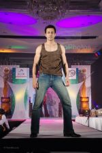 Aryan Vaid at Texprocil export fashion show in Taj Hotel on Feb 21st 2008(16).jpg