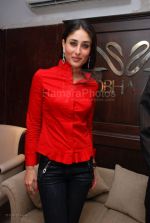 Kareena Kapoor at Shobha Asar_s boutique launch in Mumbai (69).jpg