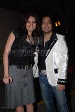 Mika Singh,Karishma Tanna at Bajate Raho Red FM awards in Taj Land_s End on Feb 25th 2008 (111).jpg