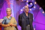 Waheeda Rehman,Yash Chopra at Gr8_s Women Achiever Awards in ITC Grand Maratha on Feb 26th 2008 (57).jpg