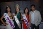 Deepak Tijori,Pooja Kanwal, Shagun Sarabhai and Divya Parameshwaran at Miss India Worldwide bash hosted by HT City and Tijori Ent in JW Marriott on Feb 28th 2008(50).jpg