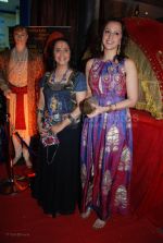 Ila Arun, Ishita Arun at Neeta Lulla_s store with the team of Jodhaa Akbar in Khar on March 1st 2008(23).jpg