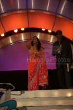Kajol, Ajay Devgan at the finals of Lil Champs on 1st March 2008 (5).jpg