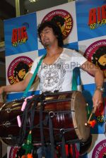 Sonu Nigam records song Punjabi Please with winners of Big 92.7 FM in Big Fm studios on March 3rd 2008(22).jpg