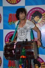 Sonu Nigam records song Punjabi Please with winners of Big 92.7 FM in Big Fm studios on March 3rd 2008(6).jpg