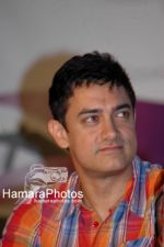 Aamir Khan at Sixteen Nine International Film Festival in Pravin Gandhi college of management on March 4th 2008(21).jpg
