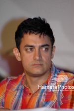 Aamir Khan at Sixteen Nine International Film Festival in Pravin Gandhi college of management on March 4th 2008(27).jpg