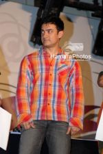 Aamir Khan at Sixteen Nine International Film Festival in Pravin Gandhi college of management on March 4th 2008(59).jpg