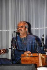 Hariharan at fund raise event for poor musicians at the Nehru Centre on March 7th, 2008 (5).jpg