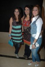 Shilpa Saklani,Kamalika GuhaThakurta,Ritu Chaudhary at Gr8 Magazines Anu Ranjans Womens day bash at Fun Republic on March 7th 2008 (17).jpg