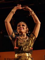 Shobana at Yami women achiver_s awards and concert in Shanmukhandand Hall on March 7th 2008 (13).jpg