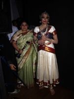 Shubha Mudgal, Shobana at Yami women achiver_s awards and concert in Shanmukhandand Hall on March 7th 2008 (3).jpg