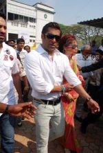 Salman Khan at CN Wadia Cup  in Mahalaxmi Race Course on March 9th 2008(3).jpg