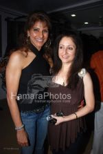 Aneeta Raaj with Zarine Watson at the launch of WATSON FITNESS in Khar Danda on March 13th 2008(81).jpg