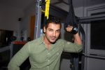 John Abraham at the launch of WATSON FITNESS in Khar Danda on March 13th 2008(10).jpg