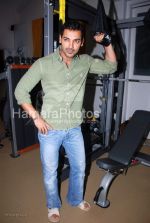 John Abraham at the launch of WATSON FITNESS in Khar Danda on March 13th 2008(4).jpg