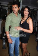 John Abraham, Bipasha Basu at the launch of WATSON FITNESS in Khar Danda on March 13th 2008(12).jpg