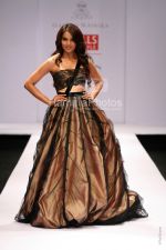 Bipasha Basu at Wills India Fashion Week on March 14th 2008(4).jpg