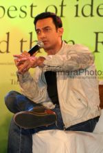 Aamir Khan at the Madison Innovation foundation event in Hilton on March 19th 2008(21).jpg