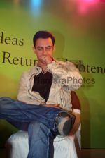 Aamir Khan at the Madison Innovation foundation event in Hilton on March 19th 2008(8).jpg