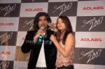 Sikander Kher with Aishwarya Rai at the Summer 2007 first look in The Club on March 25th 2008(11).jpg