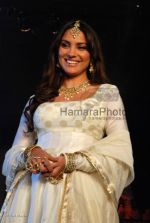 Lara Dutta at Pantaloon Femina Miss India finalists in Hard Rock Cafe on March 26th 2008(10).jpg