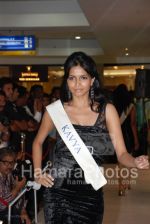 Femina Miss India contestants promote Liberty footwear in Inorbit Mall on March 27th 2008(29).jpg