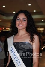 Femina Miss India contestants promote Liberty footwear in Inorbit Mall on March 27th 2008(31).jpg