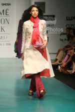 Model walks on the Ramp for Kiran Uttam Ghosh in Lakme India Fashion Week on March 30th 2008(39).jpg