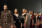 Bikram Saluja walks on the Ramp for Shaymal Bhumika in Lakme India Fashion Week on March 31th 2008(6).jpg
