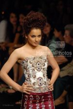 Kangana Ranaut walks on the Ramp for Narendra Kumar Ahmed in Lakme India Fashion Week on March 31th 2008(15).jpg