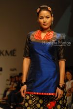 Model walks on the Ramp for Abhishek Dutta and Nikasha Tawadey in Lakme India Fashion Week on March 31th 2008(30).jpg