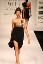 Model walks on the ramp for  Payal Singhal at Lakme India Fashion Week on April 1st 2008(6).jpg