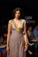 Model walks on the ramp for Dev R Nil at Lakme India Fashion Week on April 1st 2008(1).jpg